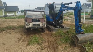 работа мини эксковатора и минисамосвала часть 1