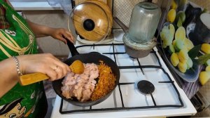 Одновременно готовлю , пеку  и консервирую