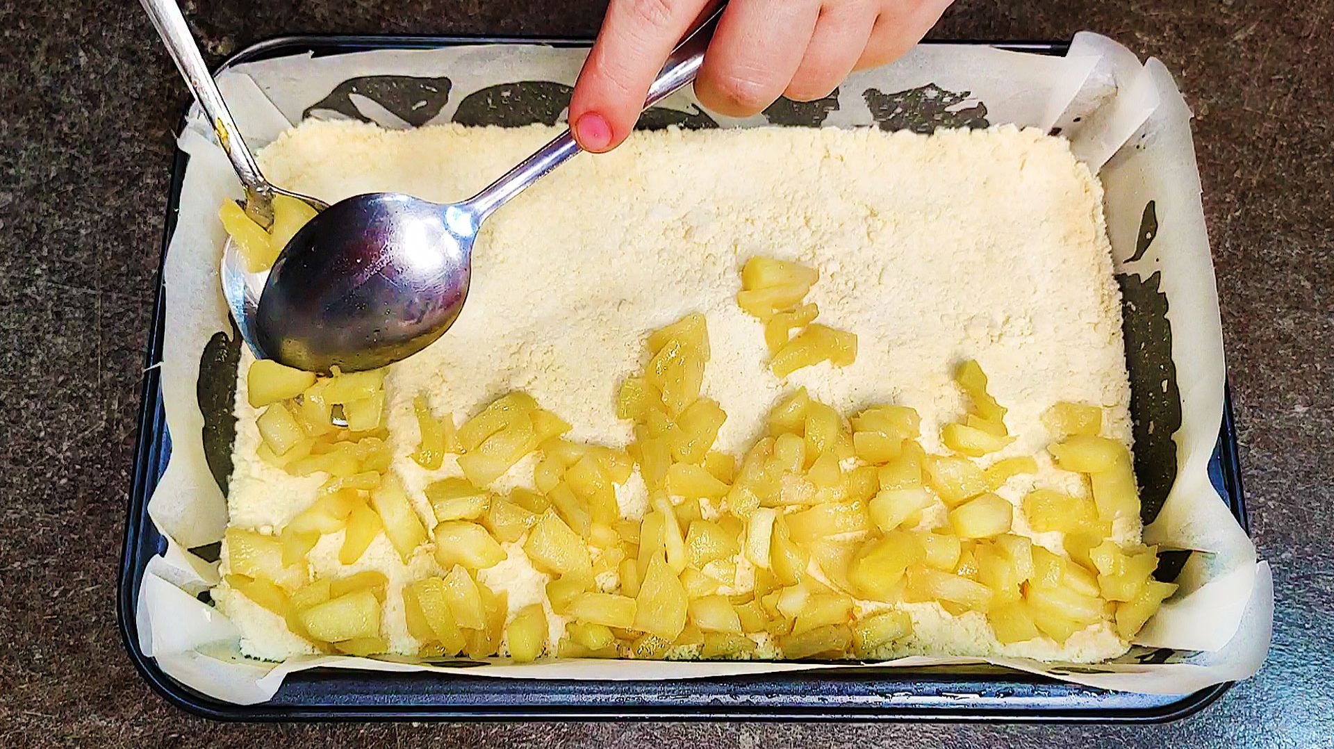 Яблочный пирог с творожной начинкой быстро и вкусно 😋 смотреть онлайн