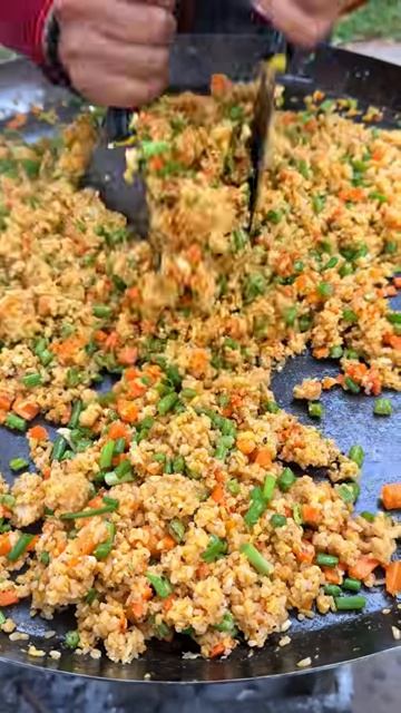 Готовим вкусный жареный рис по рецепту.