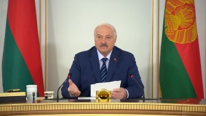Лукашенко: Управлять уборочной НАДО В ПОЛЕ, а не из окна кабинета!