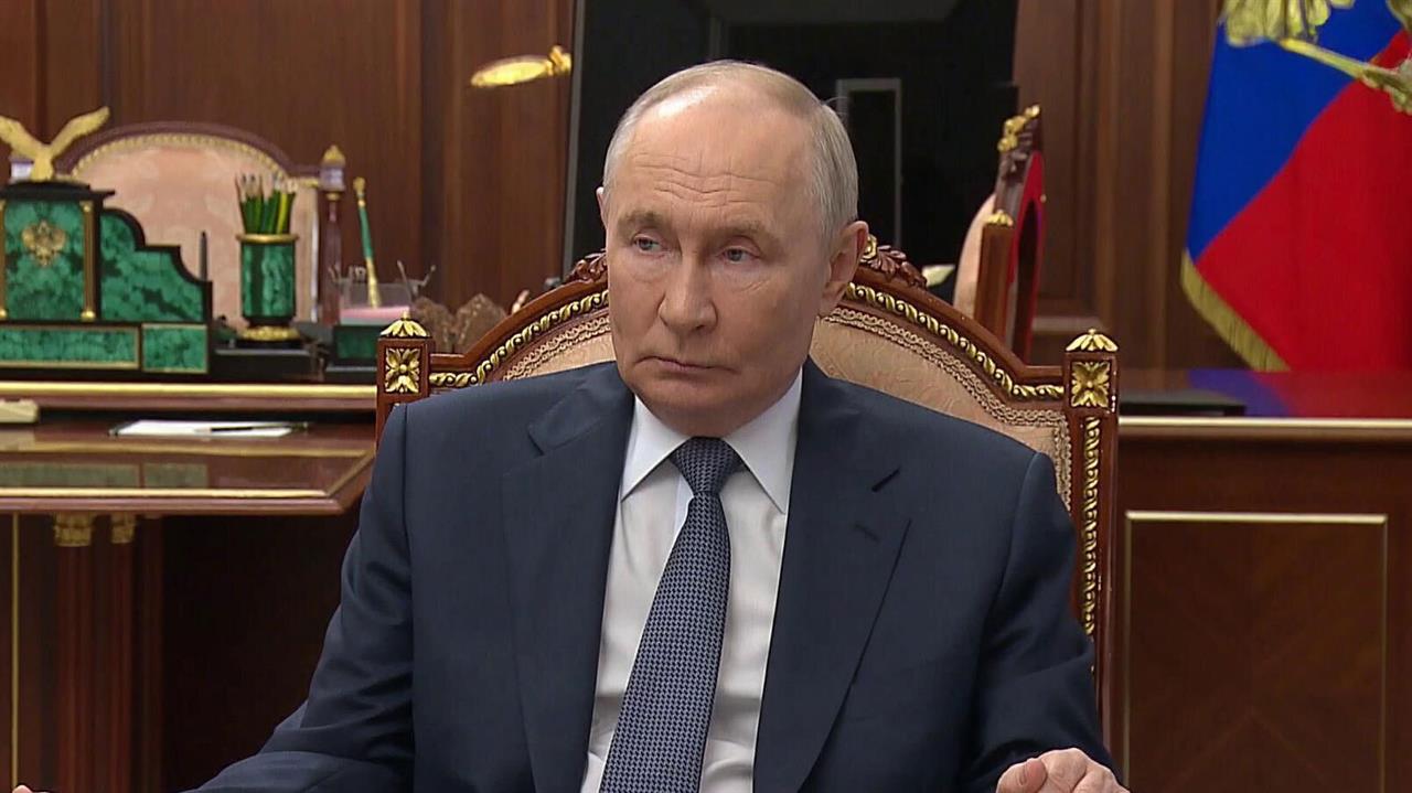 Владимир Путин провел рабочую встречу с главой Еврейской автономной области Марией Костюк. смотреть онлайн
