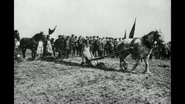 22 июля 1930 года Колхозцентр СССР установил оценку и оплату труда в колхозах не в деньгах, а в труд