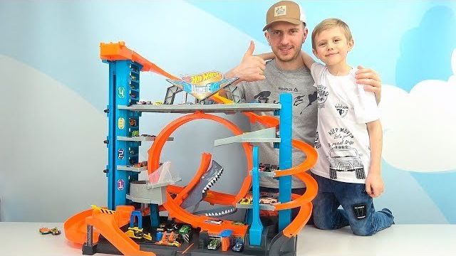 МЕГАГАРАЖ с Акулой и новые Машинки ХОТ ВИЛС - Даник и Папа играют в Hot Wheels City MEGA GARAGE смотреть онлайн