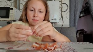 Ем разные сочетание (я нарыгала🤮🤢)