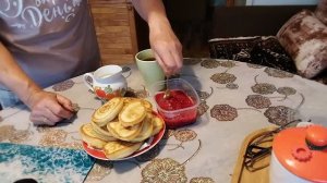 Живу одна на Даче. Оладьи к чаю.