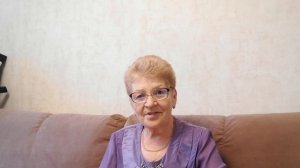 А сама работать не пробовала? Не знаешь, как деньги достаются твоим фанатам?