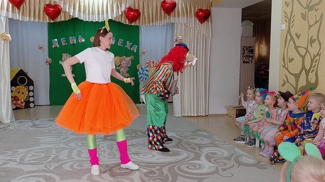 Развлечение "День смеха" смотреть онлайн