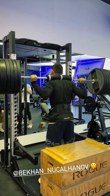 🏋️Хамзат Чимаев тягает тяжёлую штангу. Какой вес он взял? смотреть онлайн