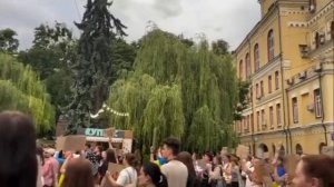 Сырский геть!

Экс-советник Федорова Стерненко выкатил ультиматум:

Картонный майдан бессрочный
