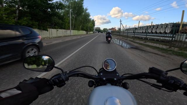 Прохват по Подмосковью на Harley Davidson Sportster 1200 и Honda VRX400 Roadster смотреть онлайн