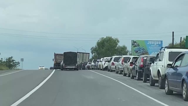 Очередь на АЗС на трассе Ачинск-Ужур-Троицкое смотреть онлайн