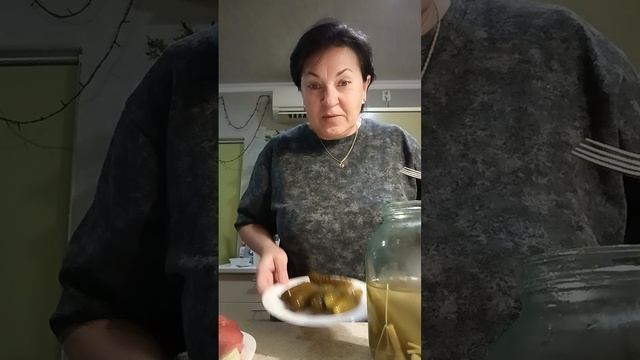 Пока искала чем подвязать - стемнело 🤪 смотреть онлайн