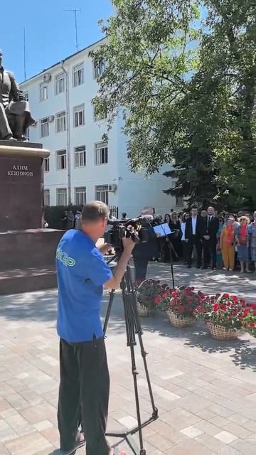 Сегодня республика отмечает 112-ю годовщину со дня рождения народного поэта КБР Алима Кешокова смотреть онлайн