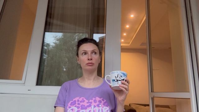 Ураган с градом, мужчина упал, разбил голову и лежит, никому нет дела 🤕 Вызвали скорую помощь смотреть онлайн