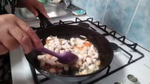 Чечевица с курицей и овощами