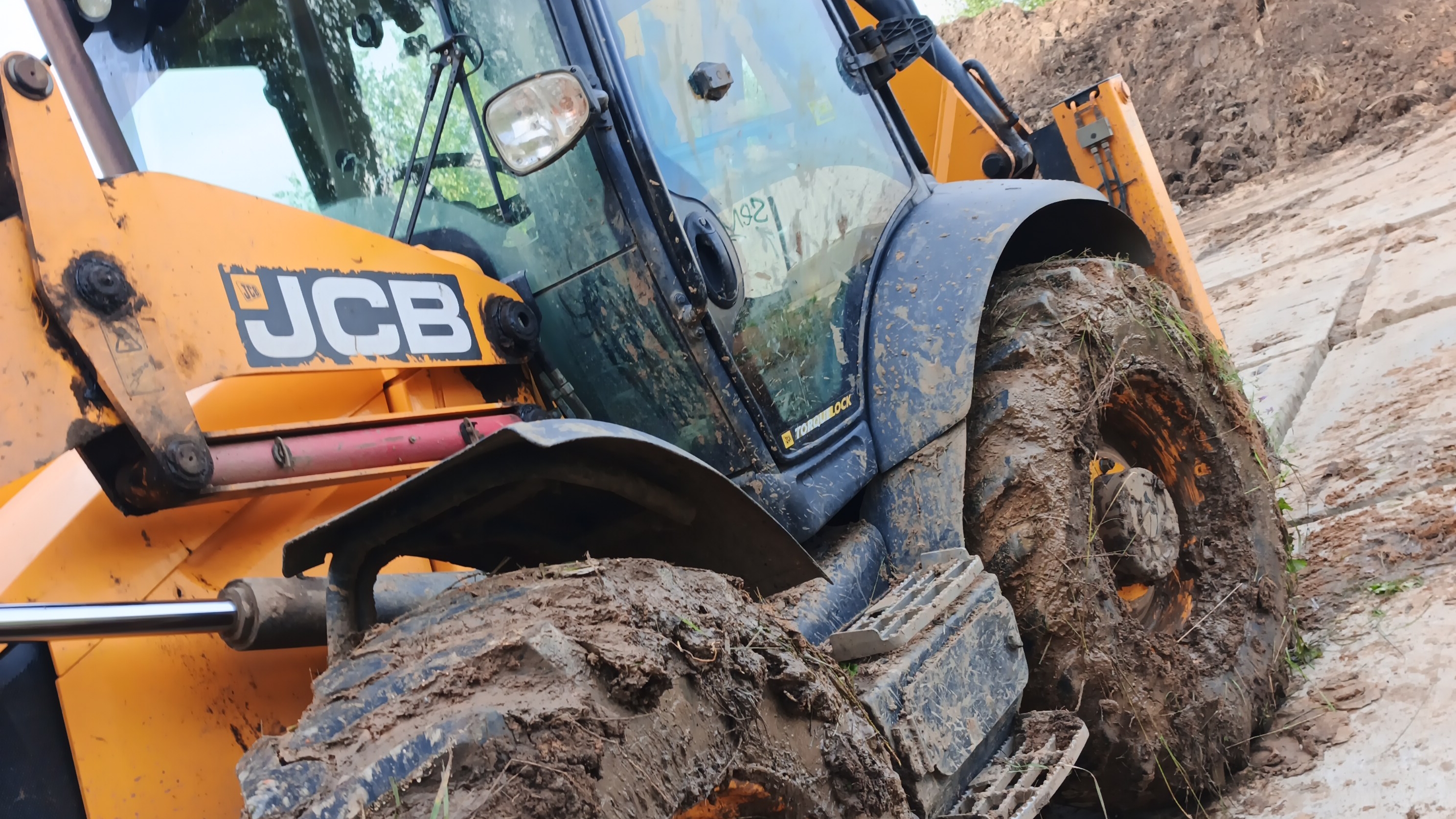 как я грязь месил на JCB 4cx закапывали траншею под кабель #JCB #Ярославль #работа #экскаватор смотреть онлайн