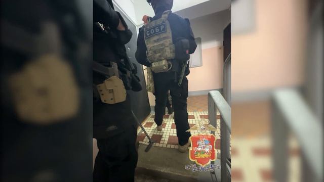 В Подмосковье за вымогательство денег у бригадира под стражу заключены два иностранца и ростовчанин смотреть онлайн