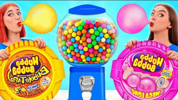 🍿 Bubble Gum Blowing Battle | Funny Moments by Candy DO 🔗 https://www.youtube.com/watch?v=0y3zB9U смотреть онлайн