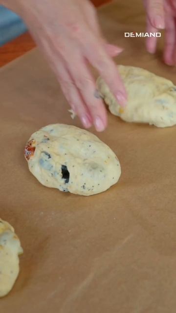 Итальянский хлеб с оливками и вялеными томатами 🫒🍅 Итальянский хлеб с оливками и вялеными томатами 🫒🍅