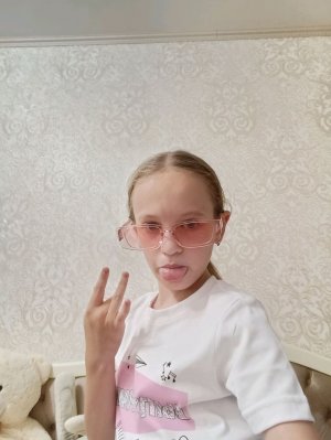 танец в розовых очках