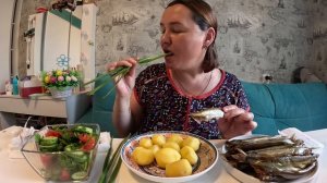 Мукбанг/Мойва холодного копчения/Картошка вареная