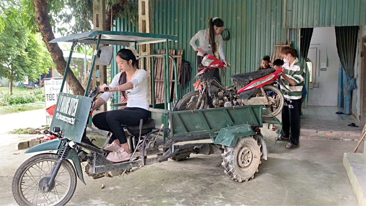 Купила мотоцикл Honda за 24 доллара у незнакомца и восстановила его своими руками смотреть онлайн