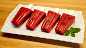 Мороженое Фруктовый лед из малины и бананов