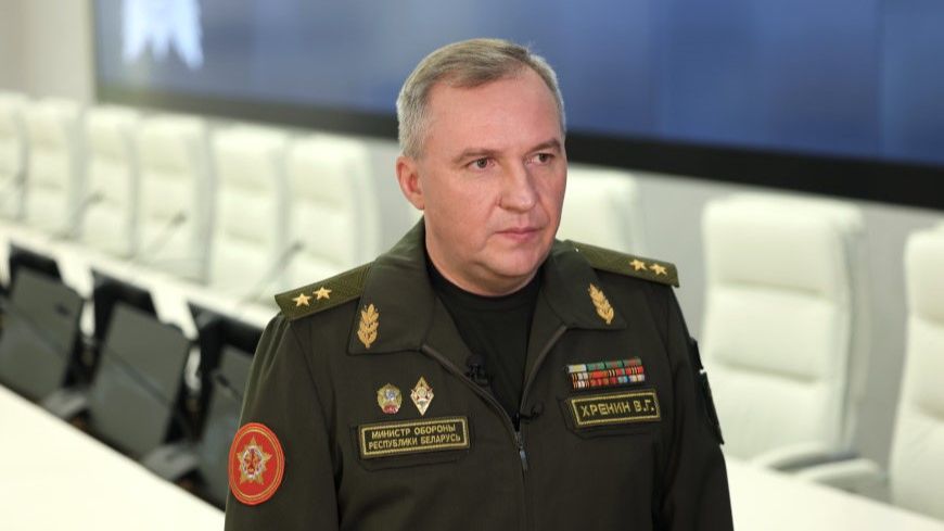 Министр обороны доложил Лукашенко о военно-политической обстановке вокруг Беларуси