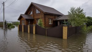 Около 400 жилых домов остаются подтопленными из-за паводка в Свердловской области