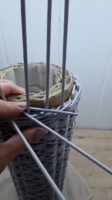 Научится плести и найти дело жизниБесплатный МК по плетению из бумажной лозы в шапке профиля смотреть онлайн