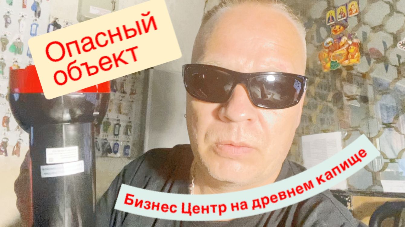 Один в ночном здании