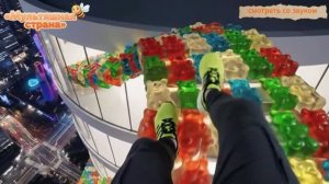 По какой фантазийной лестнице рискнули бы спуститься? ИИ - анимация.