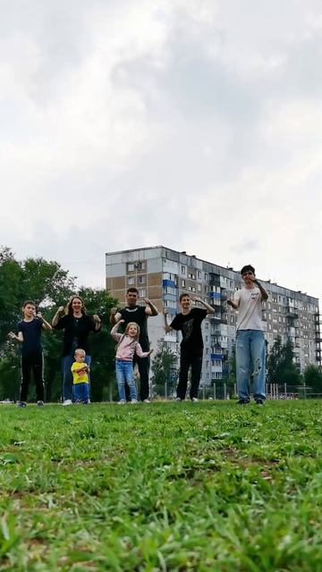 Уже весь город танцует под этот новый хит | Он звучит всюду #Маргаритовы #МойПапастрогач