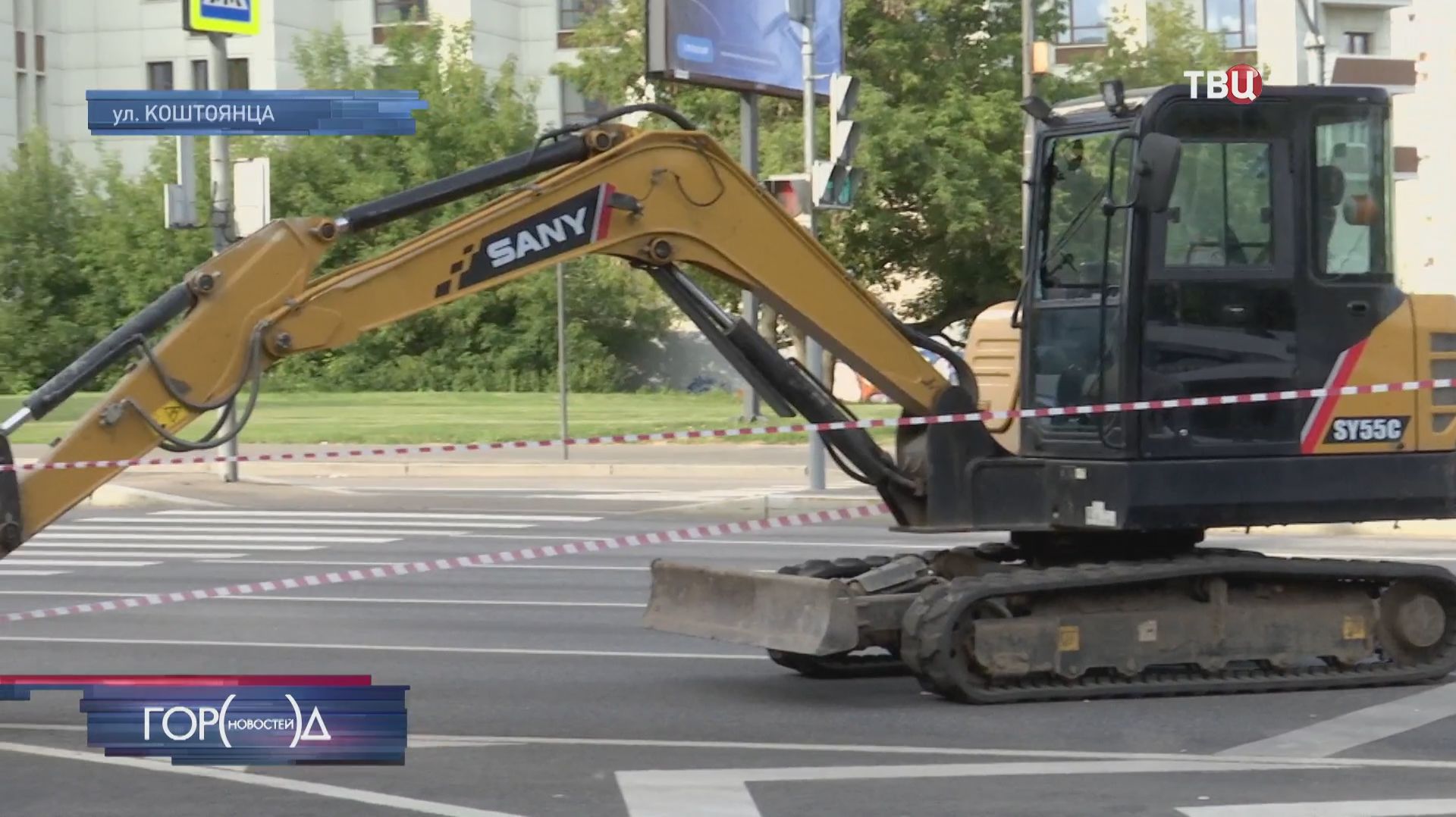 Водитель экскаватора разнес ковшом торговый павильон на западе Москвы смотреть онлайн
