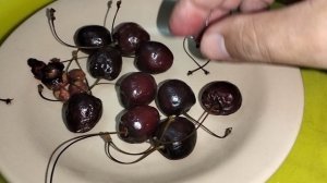 Мукбанг черешня