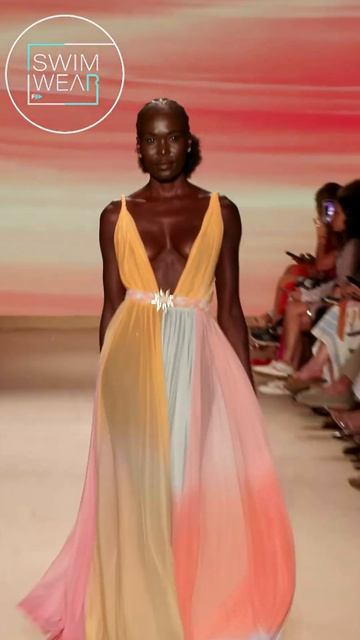 LESLIE AMON Paraiso Swimweek 2025 Miami #shorts #miami #swimweek смотреть онлайн