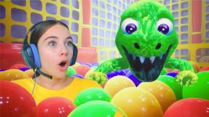 Я НАШЛА ДИНОЗАВРА! Playtown