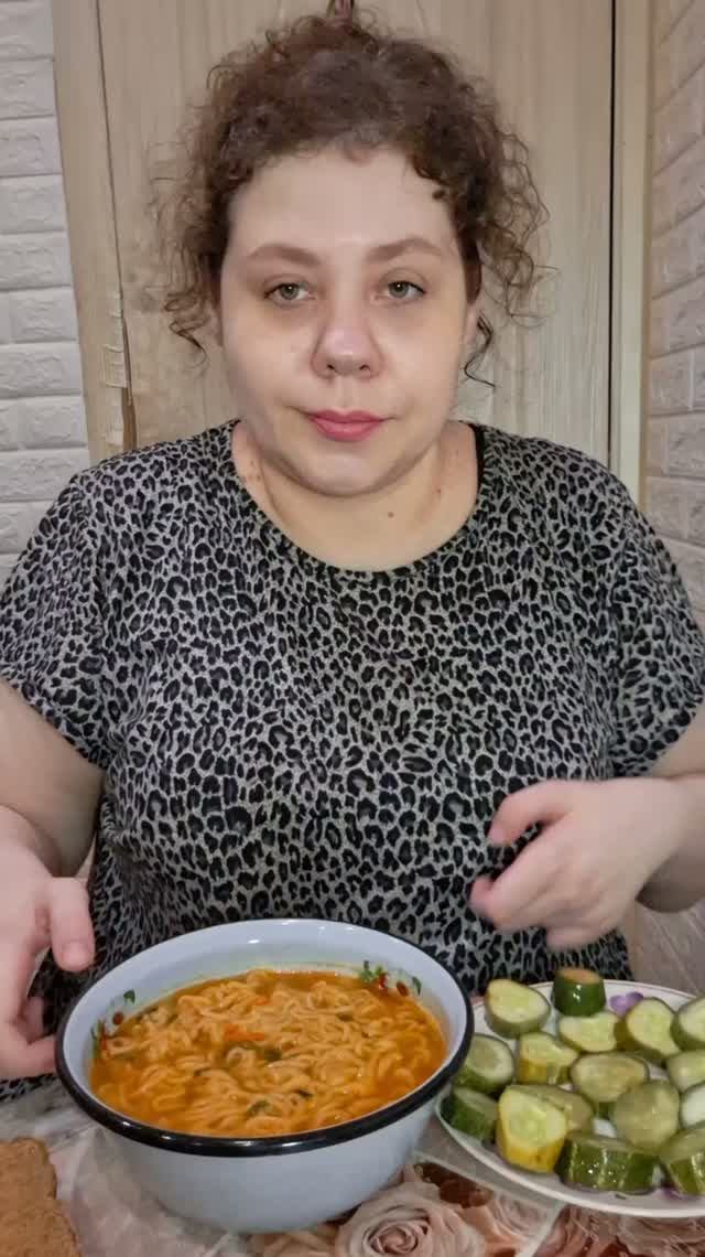 Мукбанг Чан Рамен/Подписчица пока ждала мое видео, развелась. Разнонациональный брак смотреть онлайн