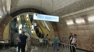 Станция метро Новокузнецкая - интерьер, пассажиры, поезда, Зелёная (Замоскворецкая) Линия. Москва