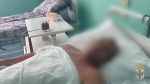 В Сибири экипаж ДПС пришёл на помощь водителю, зажатому под грузовиком во время замены колеса