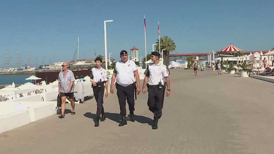 В Сочи за порядком на набережных следит туристическая полиция смотреть онлайн