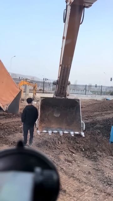 Funny excavator #funny #excavator #prank #fyp(1) смотреть онлайн