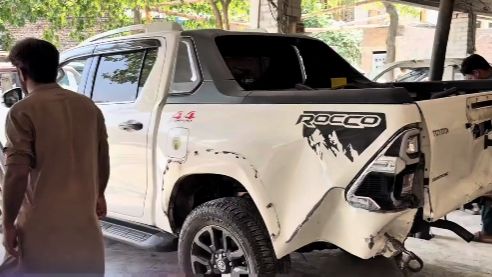Пакистанский ремонт Toyota Hilux Revo Rocco. Жестянка, покраска