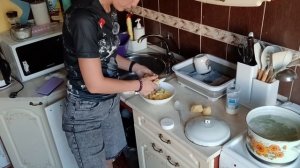 MAX/ВЛОГ НА КУХНЕ. БОЛТАЯ ВАРЮ УХУ🤣