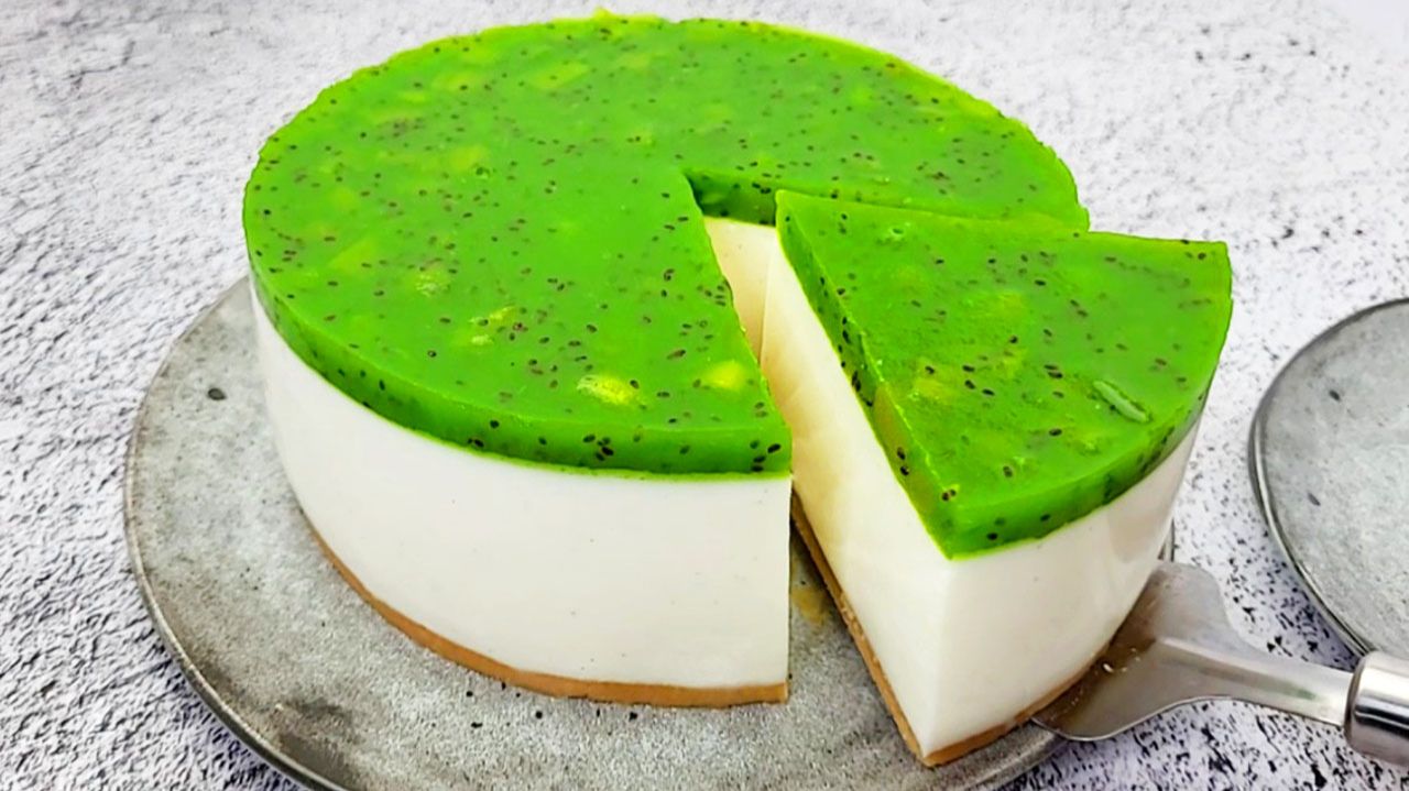 💚 ЙОГУРТОВЫЙ ТОРТ БЕЗ ВЫПЕЧКИ 🥝 Лёгкий, освежающий и очень простой! С киви и йогуртовым муссом смотреть онлайн