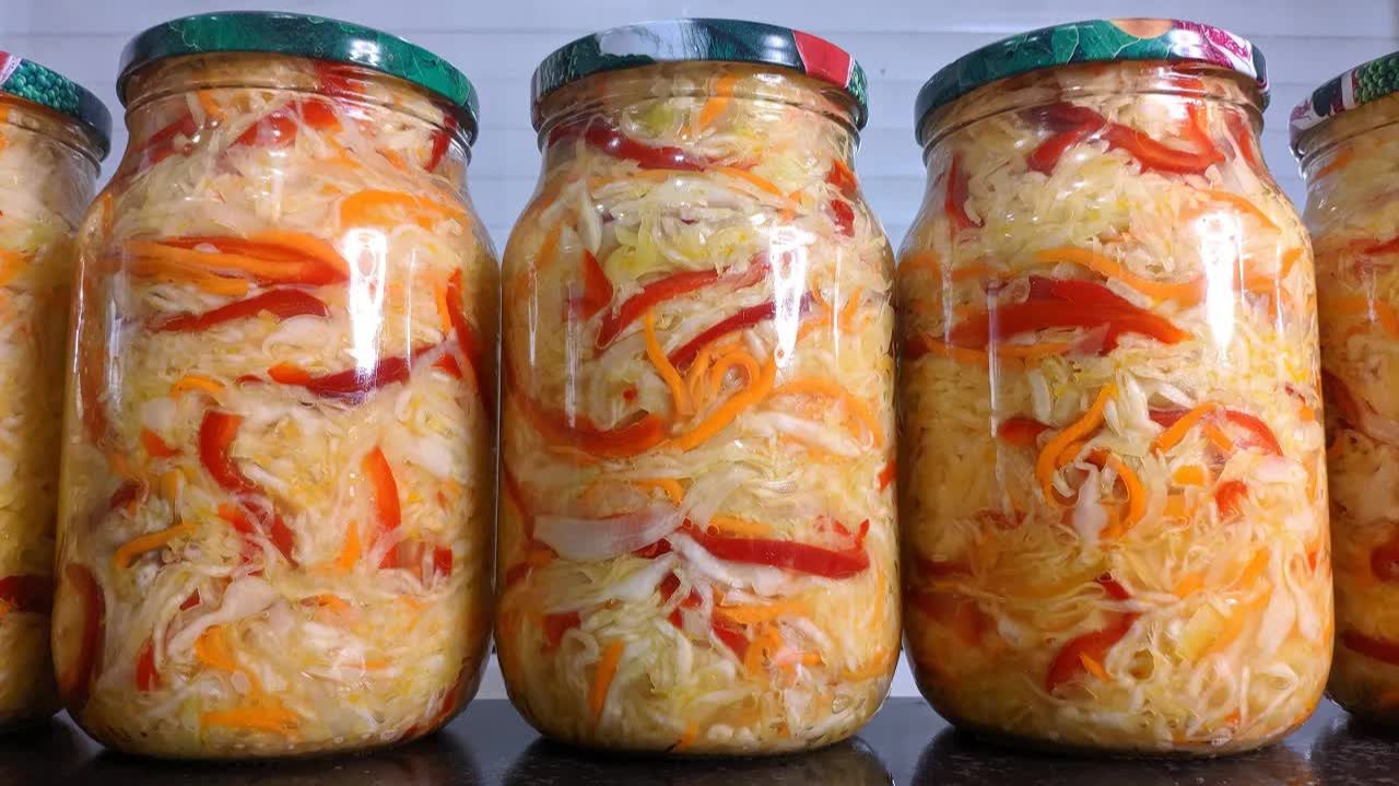 Салат из капусты на всю зиму без варки и стерилизации. Маринованная капуста, покорившая миллионы. смотреть онлайн