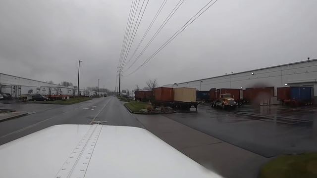 Разгрузка в понедельник Peterbilt 389