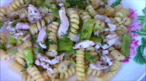 Макароны с кабачками и курицей.