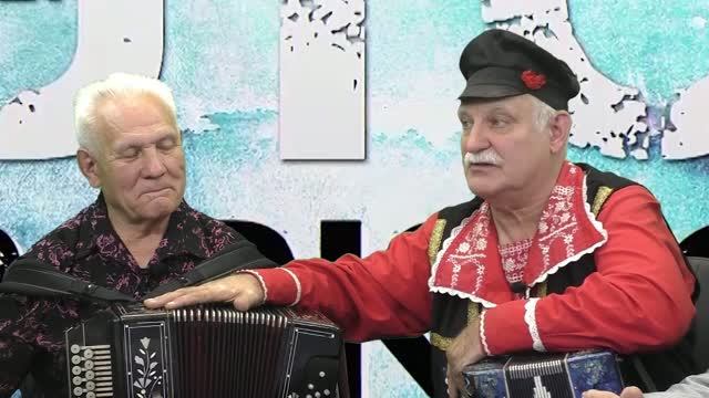 Живи, гармонь, на радость людям!